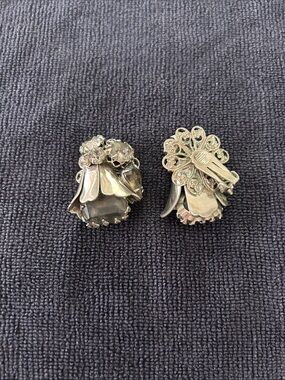 Vintage Silver-Tone Floral Clip-On Earrings - Elegant Silver Flower Design